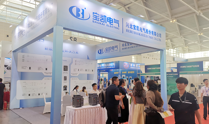 暴击行业天花板！壹号娱乐-com电气硬核技术亮相天津清洁能源展，引央视记者及能源产业巨头现场“挖宝”